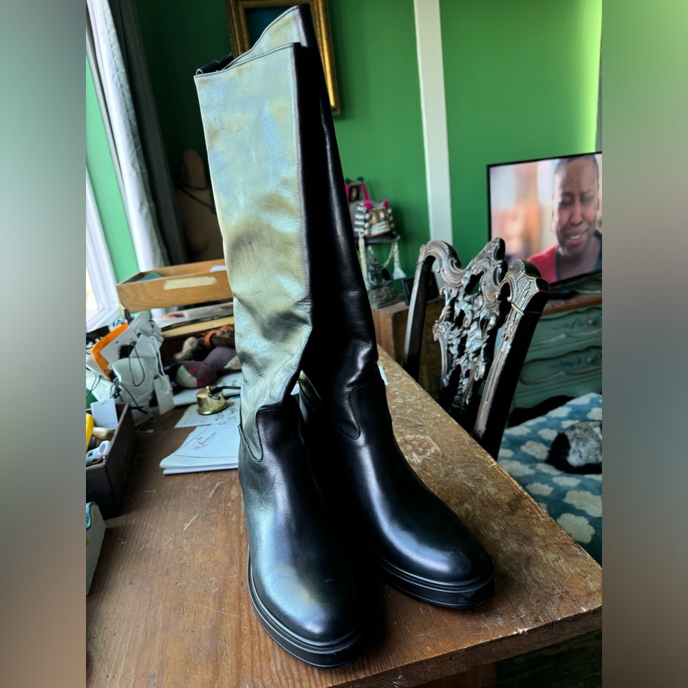 8 by Yoox women’s black boots never worn new with tags